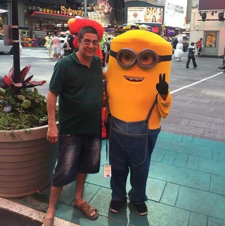 pegoncalves's tweet image. Imagina a tristeza do Zeca Pagodinho quando descobrir que esse Minion não era um copo de cerveja de calça jeans