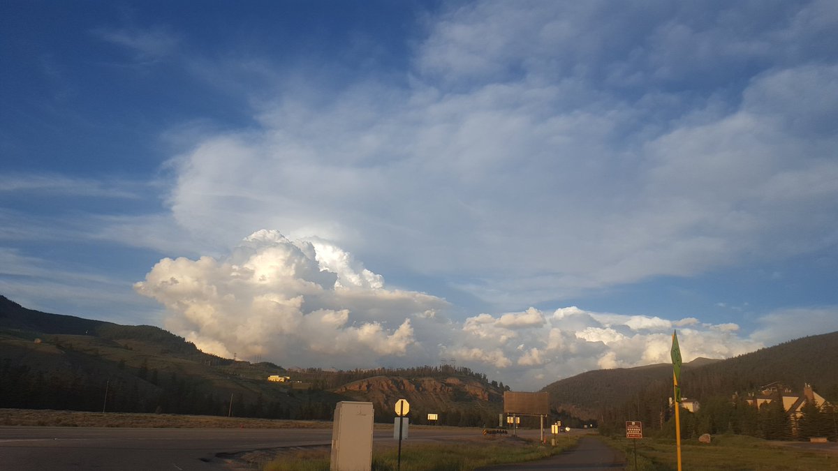 devopoker's tweet photo. This is what that cloud that tortured Denver looks like from the mountains, a good 60 miles away: https://t.co/vhljDEzmFq