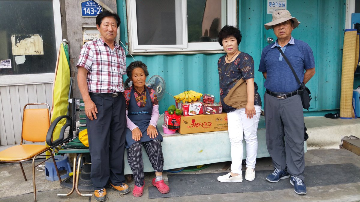 오늘낮11시속초시설악동에거주하는불우한노인가정을방문등뼈갈비와라면계란등반찬재로등을전달하고노인들의삶에활력을불어넣어주었음