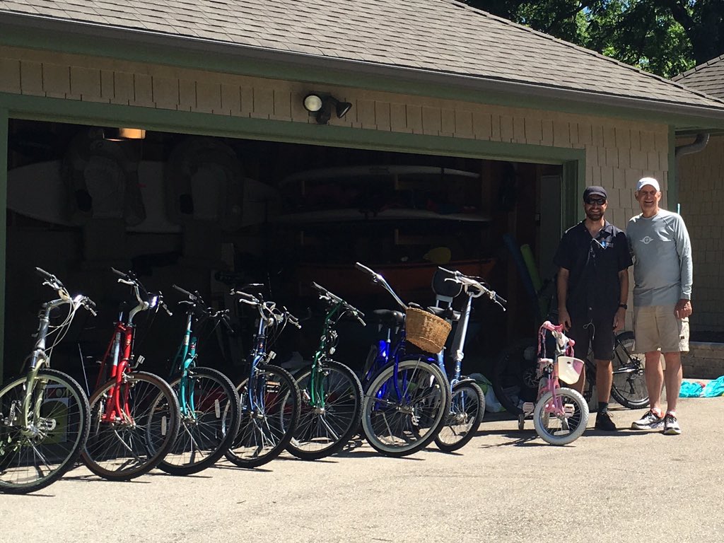 The_BikeMobile's tweet photo. 1977 &amp; 1985 @usopengolf champion Andy North knows how to get things done! 🚲🚐🏌 https://t.co/BfKMNPEx3i