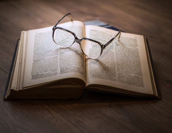 mindyourbr's tweet photo. This infographic shows how reading every day makes you a better person: https://t.co/BgB6j11KI7 https://t.co/oDkUf7SKn9