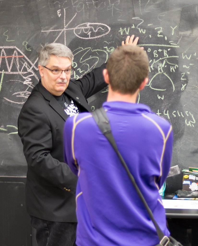 #fermilabsummer16 Don Lincoln, Fermilab/CMS, explains a fine point of his lecture today to one of the undergrad stu…