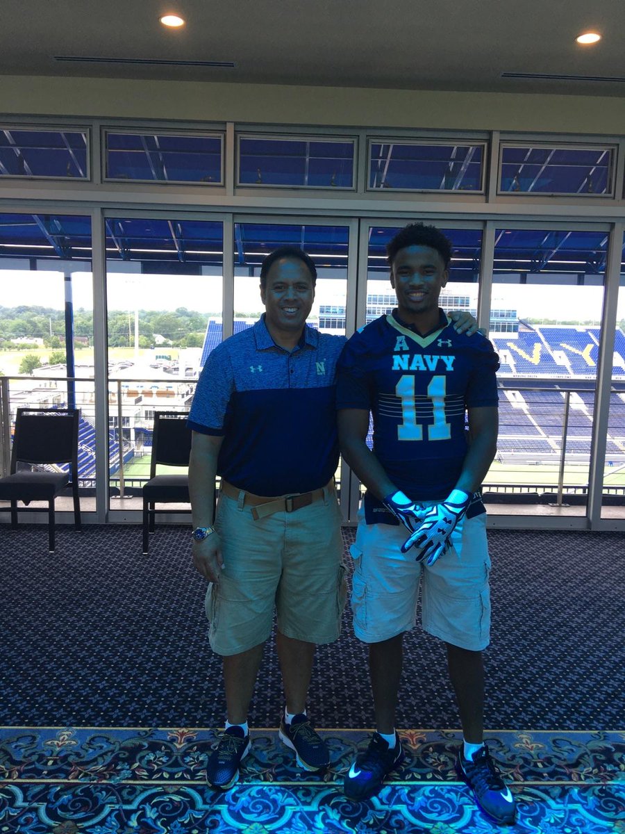OFFIClALTY's tweet photo. Blessed to announce that I am committing to the Naval Academy 🏈 #RaiseTheSail https://t.co/hByNcLbf1b