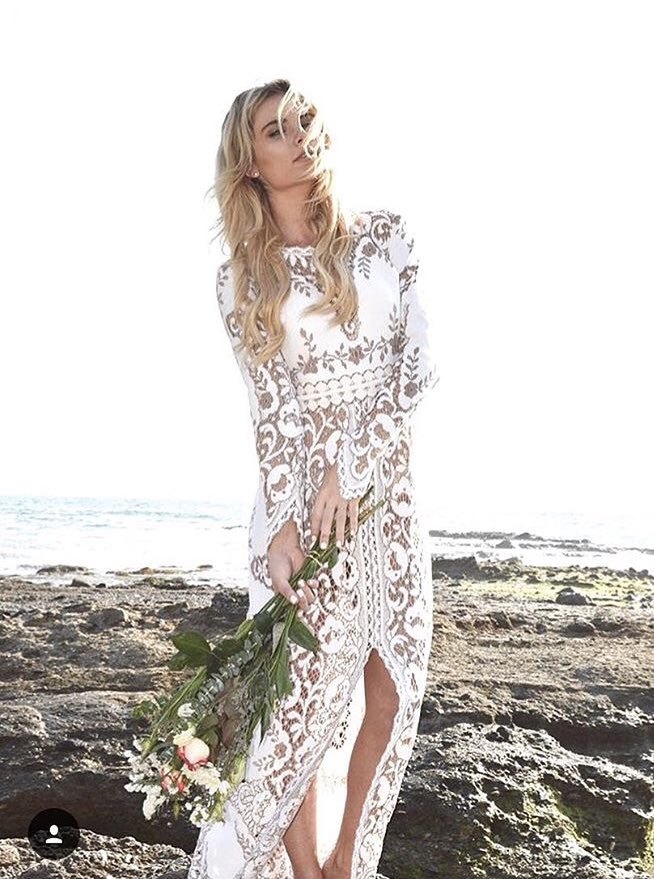 HILMENOW's tweet photo. Beautiful dress. Follow us @hilmenow instagram and see our pictures. App Soon https://t.co/UePm3rYU0J