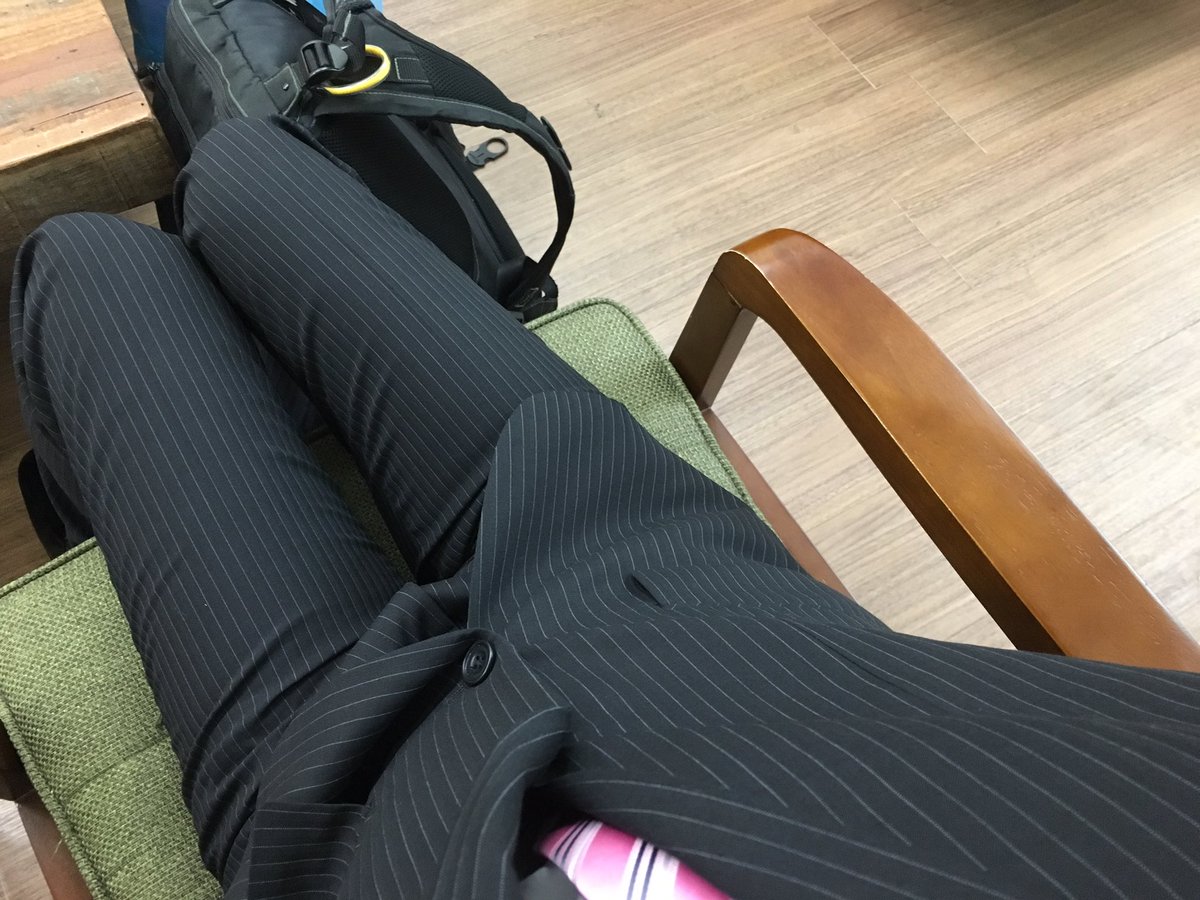 せらみかる 今日は 黒スーツです