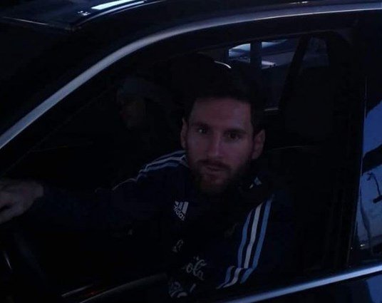TyCSports's tweet photo. #LaFotoDelDía es para Lionel Messi, que fue retratado por primera vez después de su renuncia a la Selección. https://t.co/4GA2e8SkgB