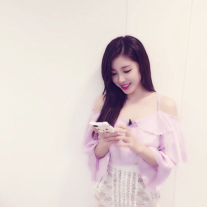 Secretimehsxx's tweet photo. #kstar #리얼하게폼나게 #리폼쇼 #9시 #jtbc #잘먹는소녀들 #9시반
#SBS #원티드 #10시  #나를찾아줘 🙋🏼📷💋💌 https://t.co/CGGfPPBJ6r