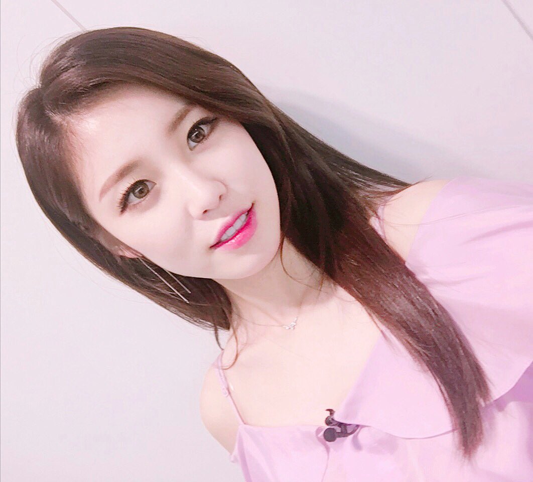 Secretimehsxx's tweet photo. #kstar #리얼하게폼나게 #리폼쇼 #9시 #jtbc #잘먹는소녀들 #9시반
#SBS #원티드 #10시  #나를찾아줘 🙋🏼📷💋💌 https://t.co/CGGfPPBJ6r