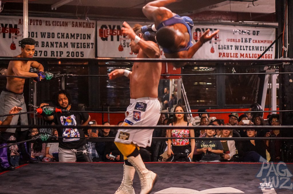 Zizidown's tweet image. Damn those flying kicks #wrestling #indiewrestling #flyingkick #madups #wuw #athele #motio… ift.tt/293JUjB