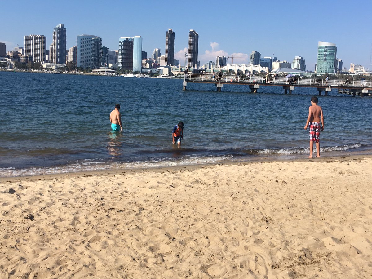 sheilarp76's tweet photo. Coronado Beach ! https://t.co/AzFEAtmlqb