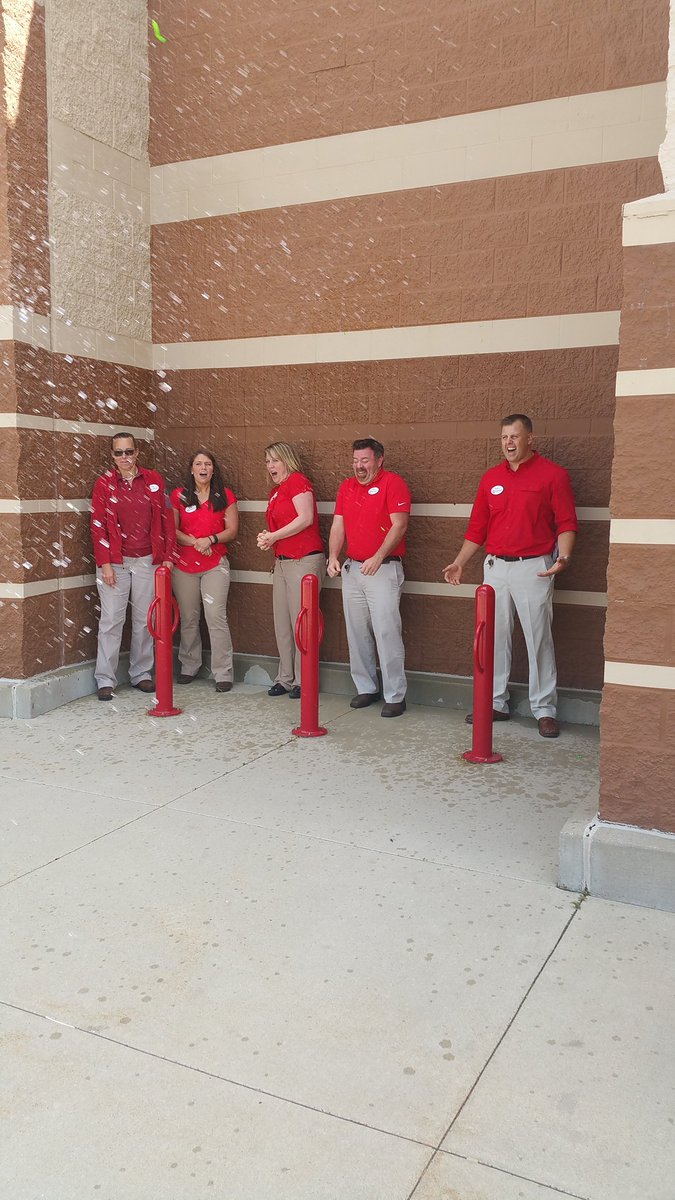 BRehnelt's tweet image. @Lisa_a_collins @katieking0109 
#1351isonfire
#redcardchallenge
16 reds by 5pm=LODs take water balloons
#wellworthit