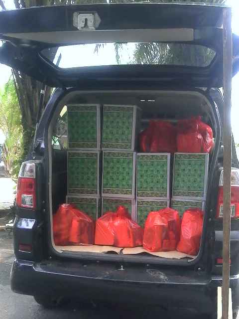 neo_wizzard's tweet photo. Bakti sosial hari kedua utk wilayah maburai &amp; sekitarnya #BerbagiBerkahRamadhan #IndahnyaBerbagi :) https://t.co/Lf7Iw7QQ9N