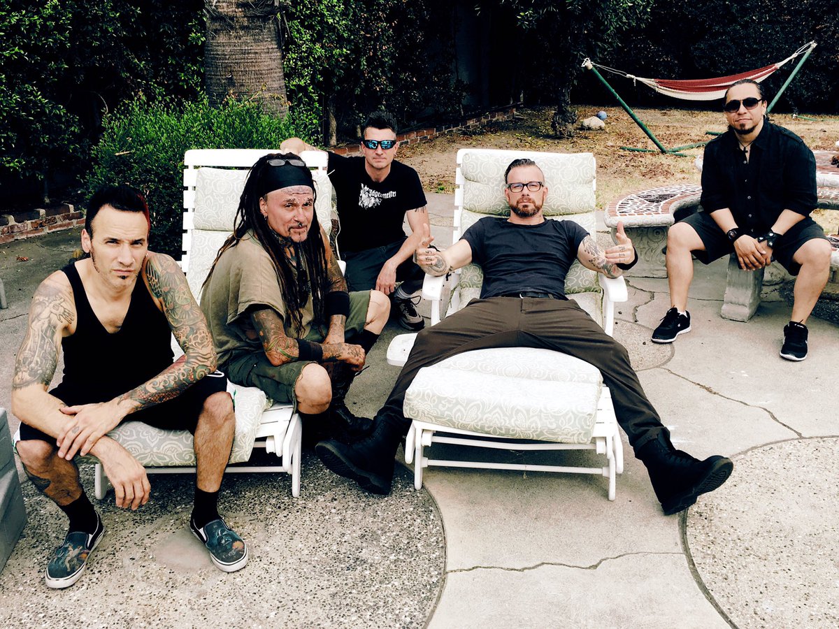 Freak show rehearsal with the "MINISTRY" and being attacked by wasps #ministry #wasp #lifers #room237 #burbank