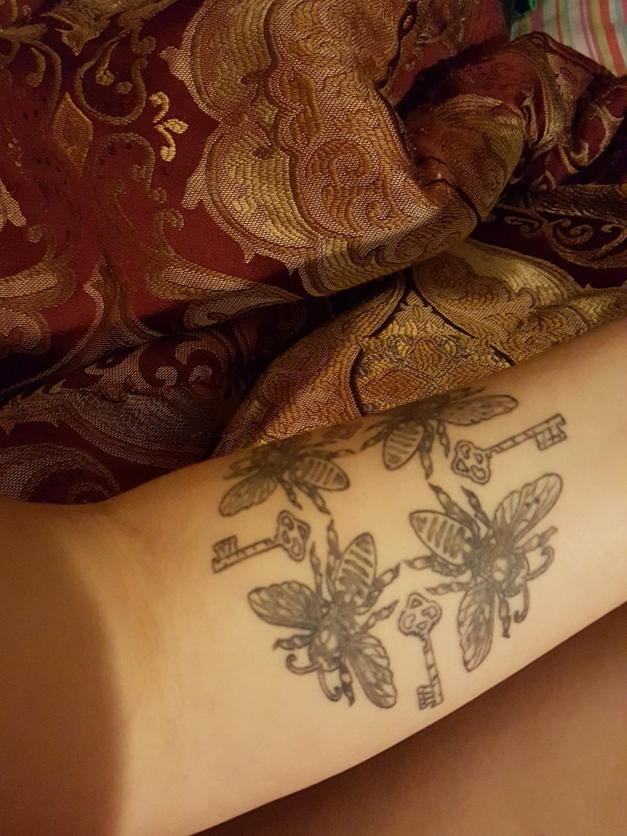 Tatiana_Maria96's tweet photo. I just want @leverus to see my tattoo so that he can understand just how much I loved #themagician books #breakbills https://t.co/zbm8dVezXz
