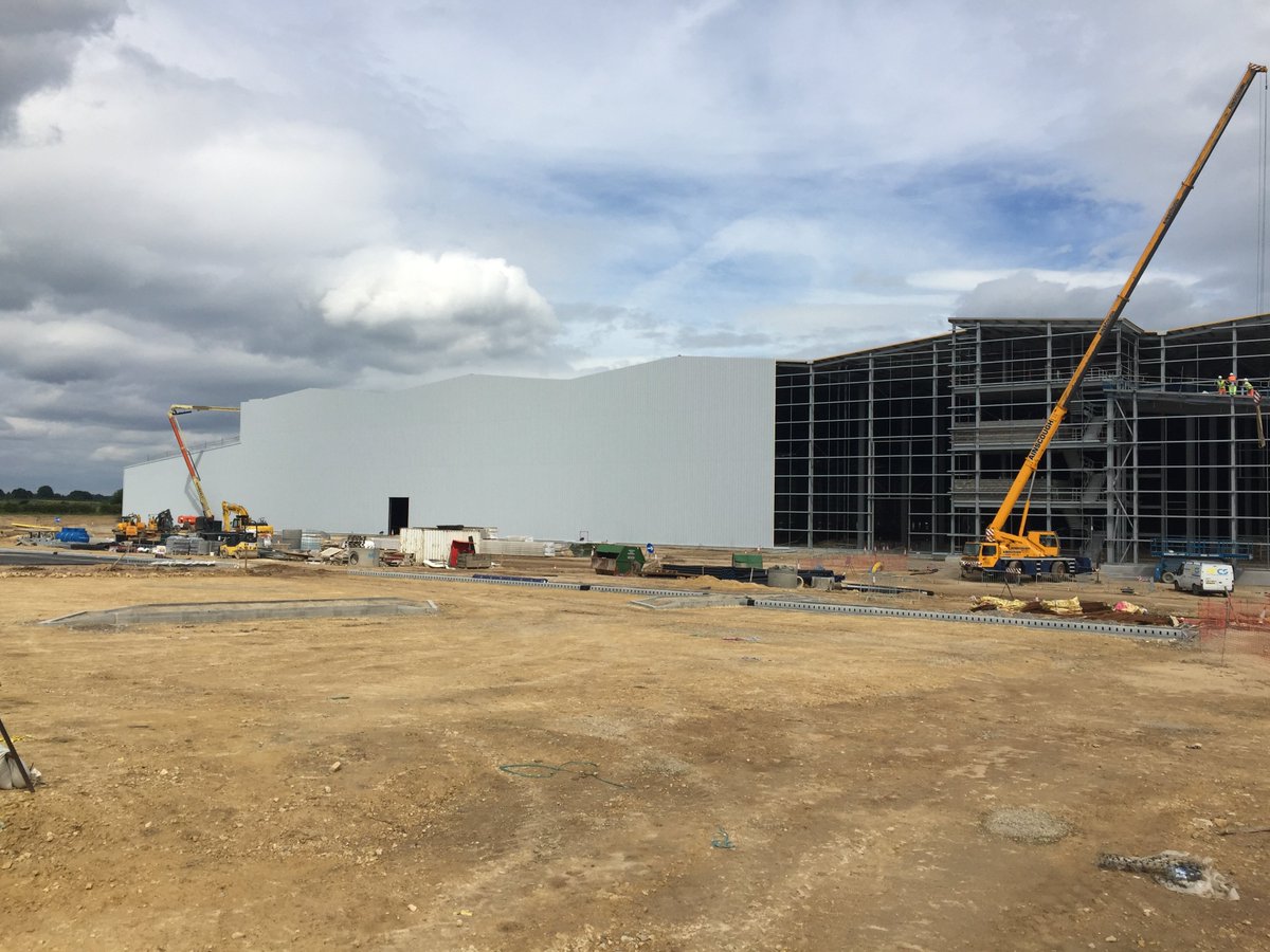 RBALeedsLtd's tweet photo. Building works progressing on the new 1.3m sq.ft Distribution Centre for retailer @TKMaxx_UK with @CaddickGroup https://t.co/5kNOgguQfK