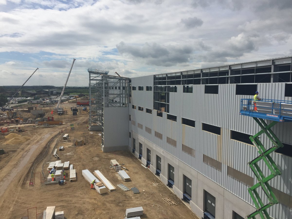 RBALeedsLtd's tweet photo. Building works progressing on the new 1.3m sq.ft Distribution Centre for retailer @TKMaxx_UK with @CaddickGroup https://t.co/5kNOgguQfK