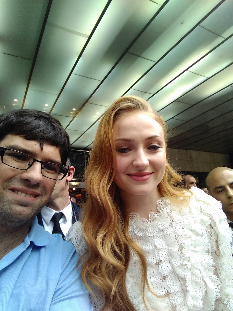 Jorgeggr_83's tweet photo. Ayer, no pude poner la foto buena con @SophieT, hoy si. @juegotronosplus #SansaIsComing https://t.co/FNTbasOIs3