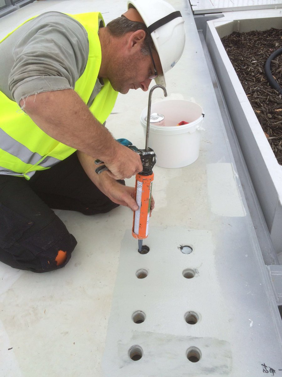 SolidCoreComp's tweet photo. Deze week begonnen aan een mooie klus voor @BSBStaalbouw. #Verlijming delen nieuwe #Rabobrug op #Utrechtcentraal https://t.co/2vy5LiXcrV