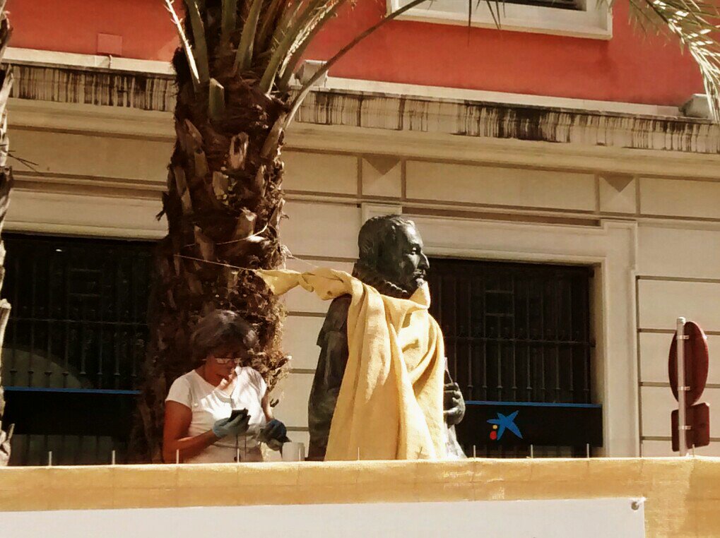 Parece que a #Cervantes le van a dar la papilla con su babi #Sevillahoy #obras <a href="/Ayto_Sevilla/">Ayuntamiento de Sevilla</a> <a href="/SevillaInfinita/">SevillaInfinita</a>