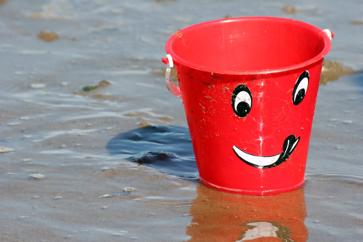 paddypower's tweet photo. The FA will consider Gareth Southgate as interim #ENG manager until this bucket with a face on it becomes available. https://t.co/msUcuA9IC0