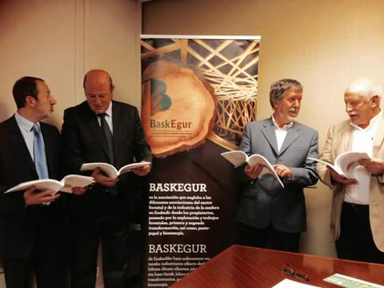 Baskegur's tweet photo. Presentación del libro blanco de la madera. Sector que aporta 1,5% del PIB vasco y casi 20.000 empleos https://t.co/2oraNduMXo
