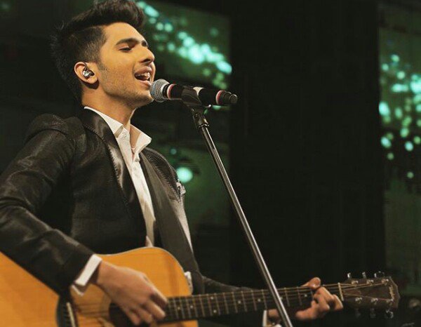 prettyarmaanian's tweet photo. @ArmaanMalik22 U really rock dude!! #Voice #Swag #Ethics #Looks #Talent U have it all!! Thus #IndiaAdoresArmaan!!♬★∞ https://t.co/C6joM4Uxkn