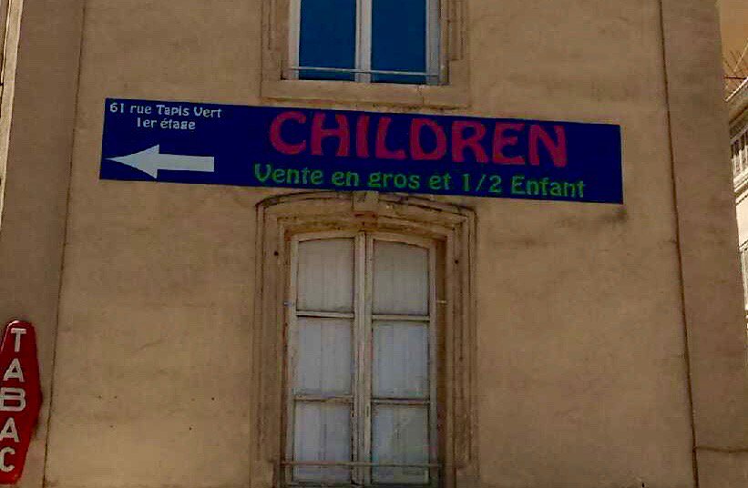 Neomarinov's tweet photo. tout s'achète et tout se vend certes ! mais quand meme, un 1/2 enfant... ca rentre dans le cadre du #TAFTA ? https://t.co/mVbz9SkS1r