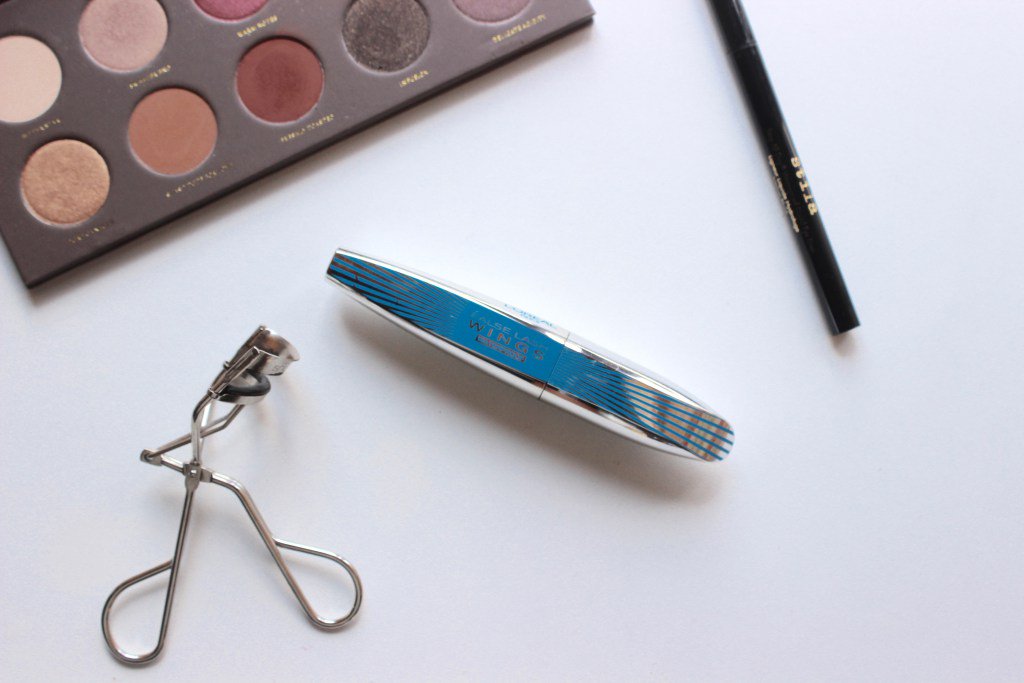 beautybits1's tweet photo. L’Oréal False Lash Wings Waterproof Mascara | Review https://t.co/wPFeDrycNH https://t.co/JrIrDbL6oL