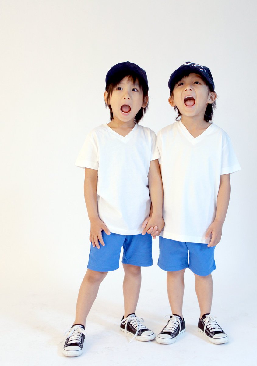 azul_by_moussy's tweet photo. 【世界一可愛いインスタグラマー】スーパー双子がAZUL by moussyのシンプルTシャツを着こなす👬💓https://t.co/4ZJkKH0xkz #SHELMAG
#AZULbymoussy #AZULKIDS #シェルマグ https://t.co/CHZAK4ADrg