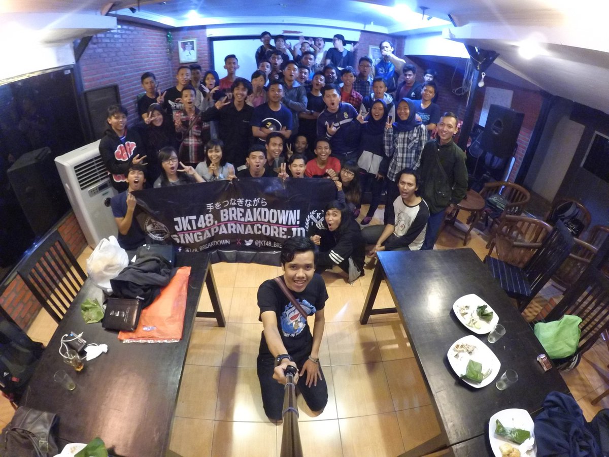 Mshfraaa's tweet photo. 27.06.2016 event Buka bersama @JKT48_TASIK @JKT48_BREAKDOWN @TSM48_DC @Mutmut_Hikaru alias seru pake bangeeeeet 😱🙆💞 https://t.co/o6MuZJLKFk