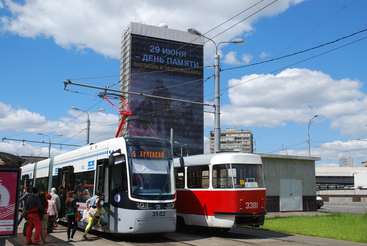 KonradMajszyk's tweet photo. Najpierw Berlin, teraz #Pesa odbija Moskwę. Będzie aneks do umowy na 120 tramwajów #Fokstrot https://t.co/VLf59aFrj7 https://t.co/QuzxkMTXoi