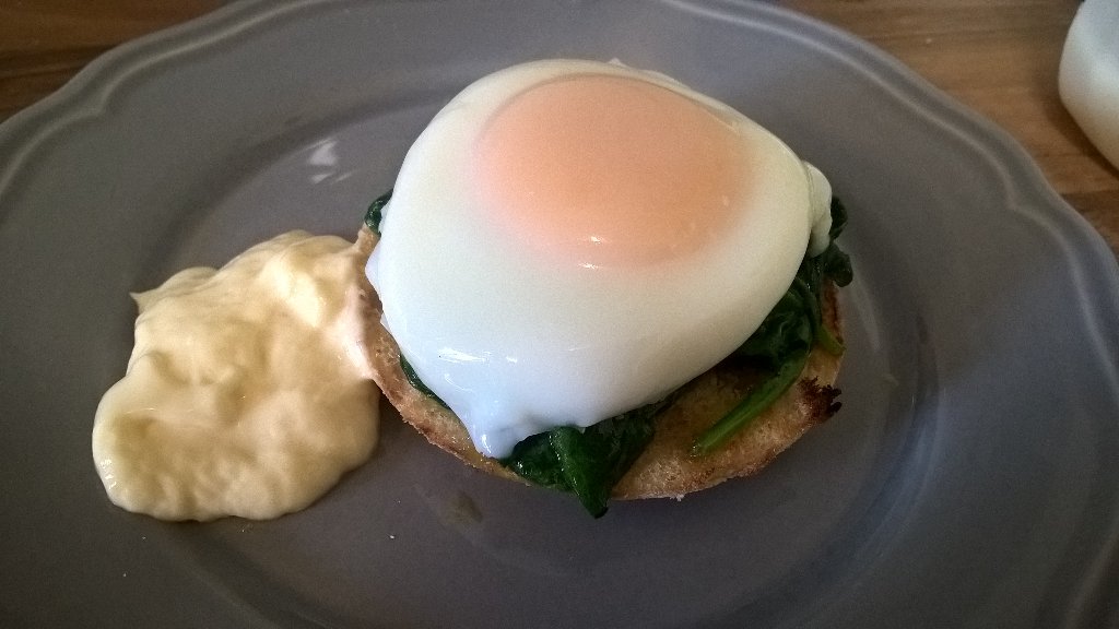 hillysfood's tweet photo. Poached egg on muffin wt sautéed spinach &amp; hollandaise. Guess what kids didn't like? #healthystart #busymumtrying https://t.co/kB71NlW8yI