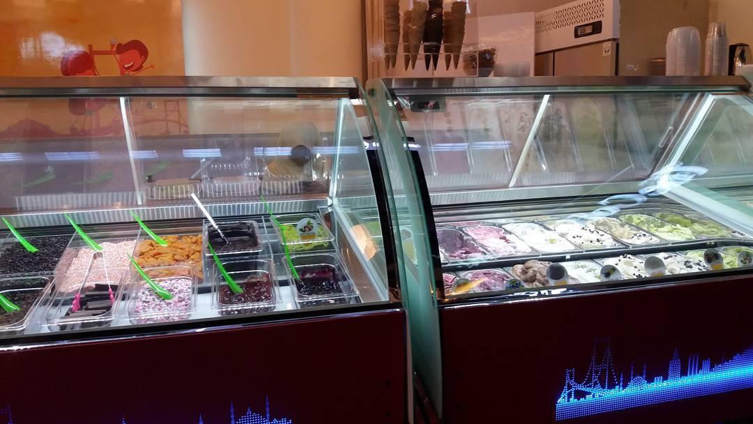 nutsnroll's tweet image. Grand Opening in Mall Living World Alam Sutera🍦