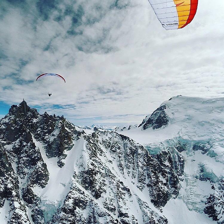 ZoicBar's tweet photo. So grateful to be able to fly off the mountains! 😊😎👌@livsansos - Zoic ambassador https://t.co/HfJ8RAfcGN