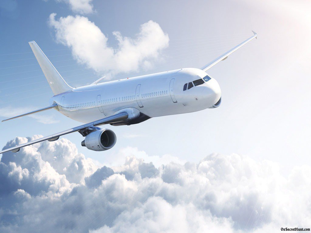 TselSMG's tweet image. Nah kalo yang mudik naik pesawat, siapkan tiket dan KTP ya tweeps sebelum berangkat #TselInfo #LoopCorner