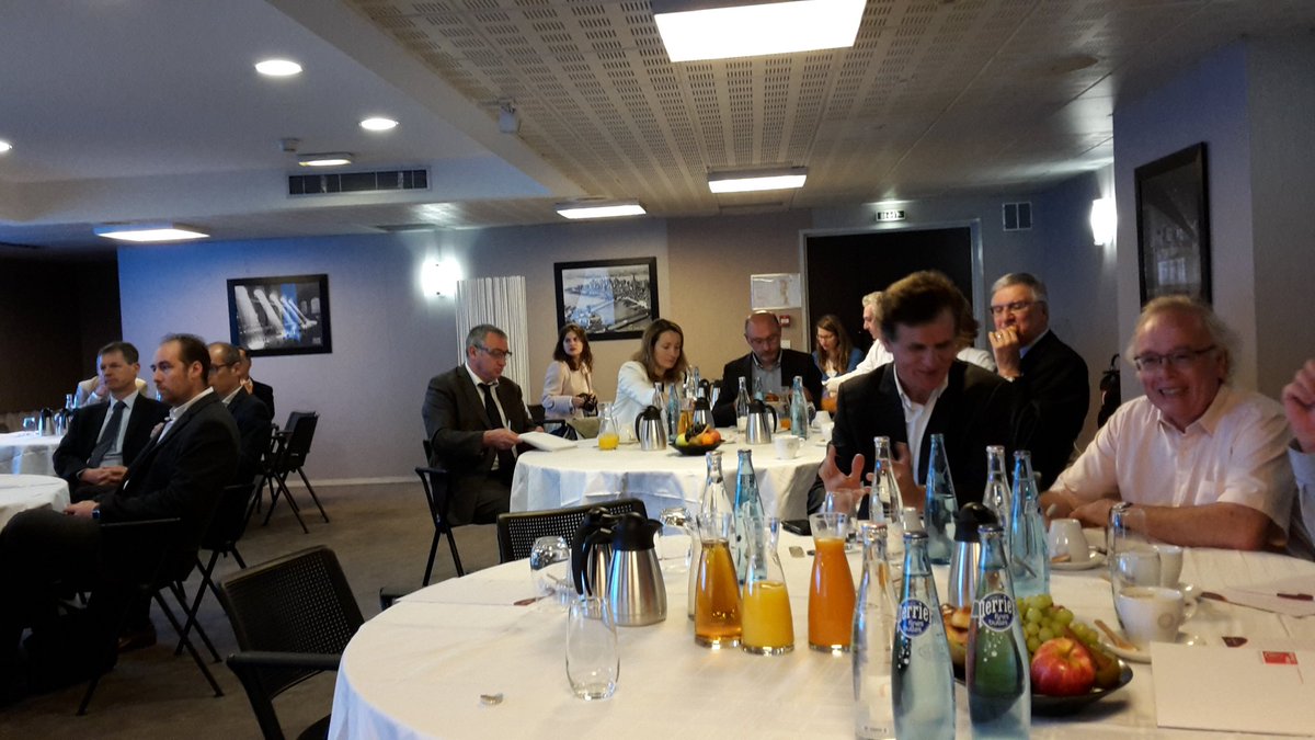 handgs's tweet photo. Petit déjeuner @FI_RIP @CaissedesDepots à Lille. L'impact du #THD dans les territoires #deveco #emplois #usagesnum https://t.co/1nYszanHnR