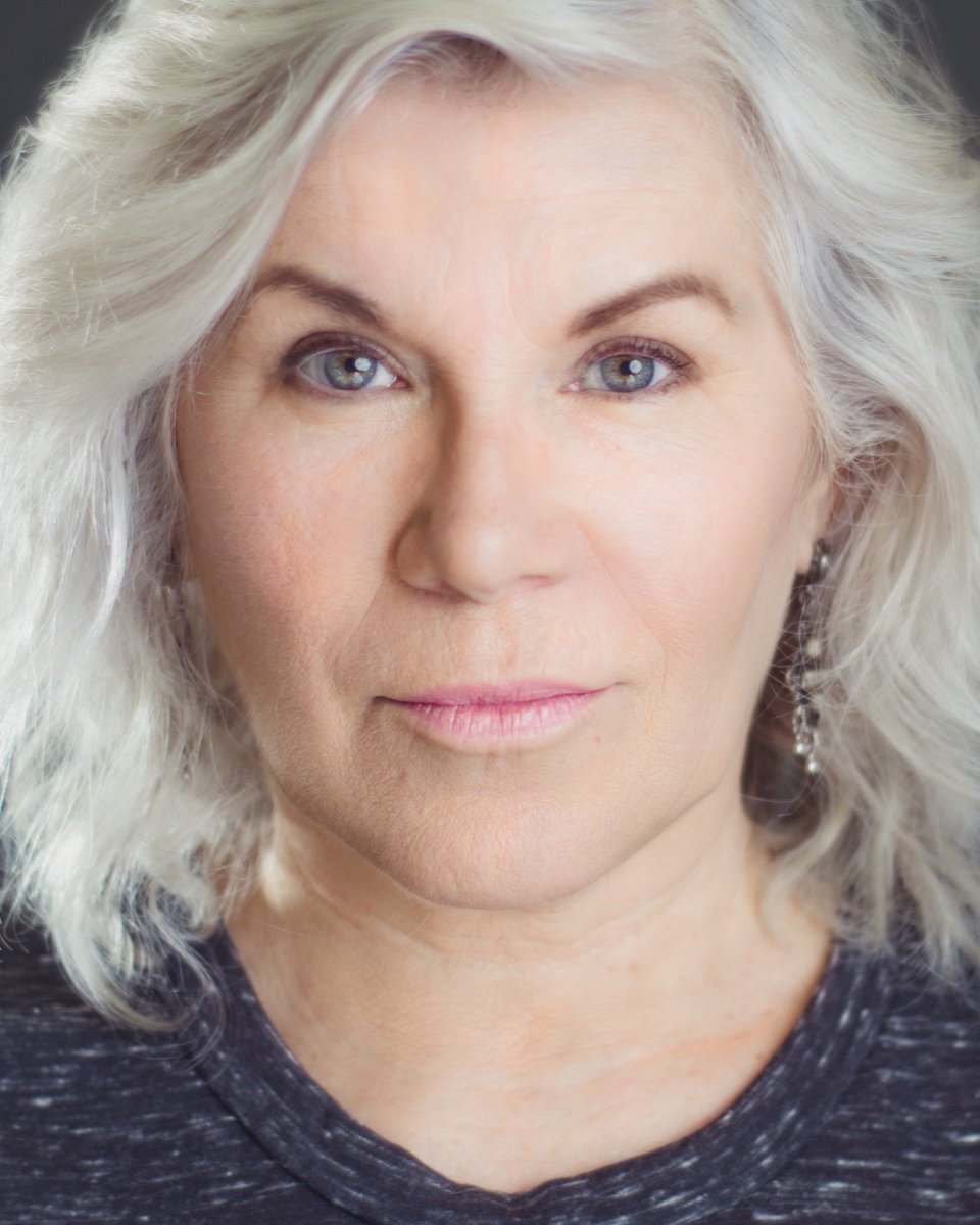 sherilrodgers's tweet photo. Thanks to #lolascott for making me look good on film #photoshoot @headshot #talent @newlooks https://t.co/3eDnrqs8rn