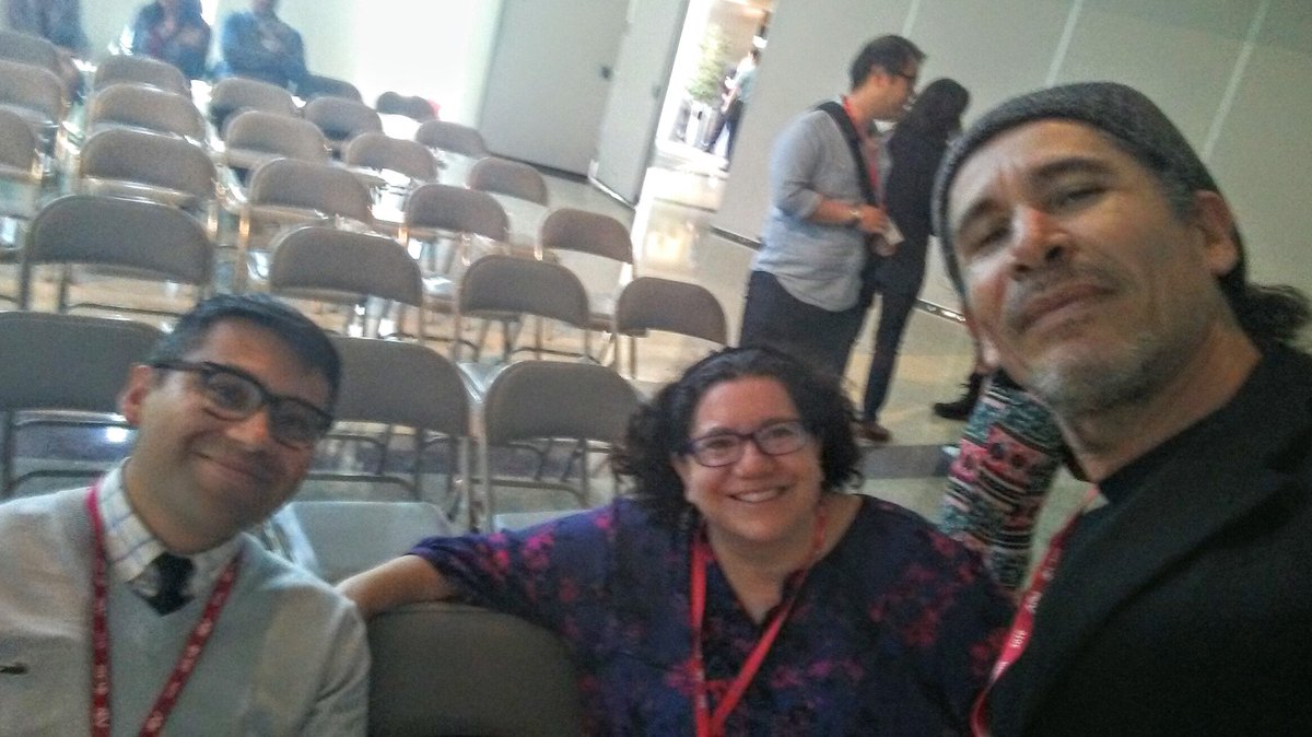 casfreelancer's tweet photo. @sobsatz @caracinema Pleasure meeting U @ #V3Con. Future SPJ MegaMixer: https://t.co/jGL9IdzHlj, send SMC students! https://t.co/UkSF79zCm7
