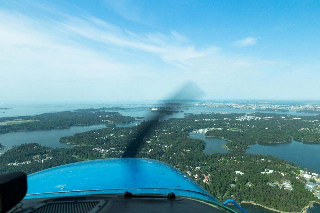 DiscoverFinland's tweet photo. The @abritandabroad blog got to fly over Helsinki and take some photos:  https://t.co/TVU7MOdifm https://t.co/hVeHSEtrGt