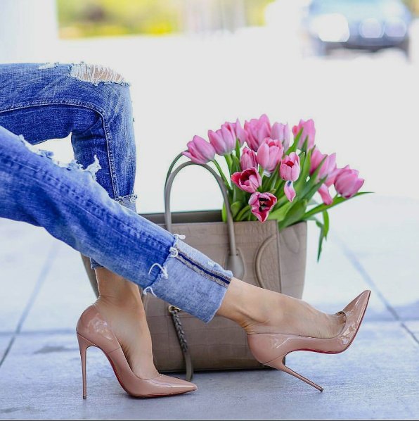 tendfy's tweet photo. "La locura en un zapato es magnífica, se puede tener mucha más libertad, exagerar y no parecer ridículo" (Prada) https://t.co/nVBa2FNG40