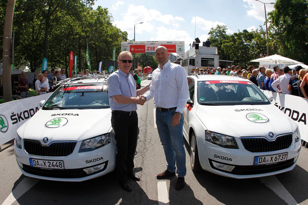 skodade's tweet photo. Offizielle Übergabe von 24 #SKODA Fahrzeugen für den Bund Deutscher Radfahrer im Rahmen der #RadDM2016 Erfurt https://t.co/tkAMibCLAq