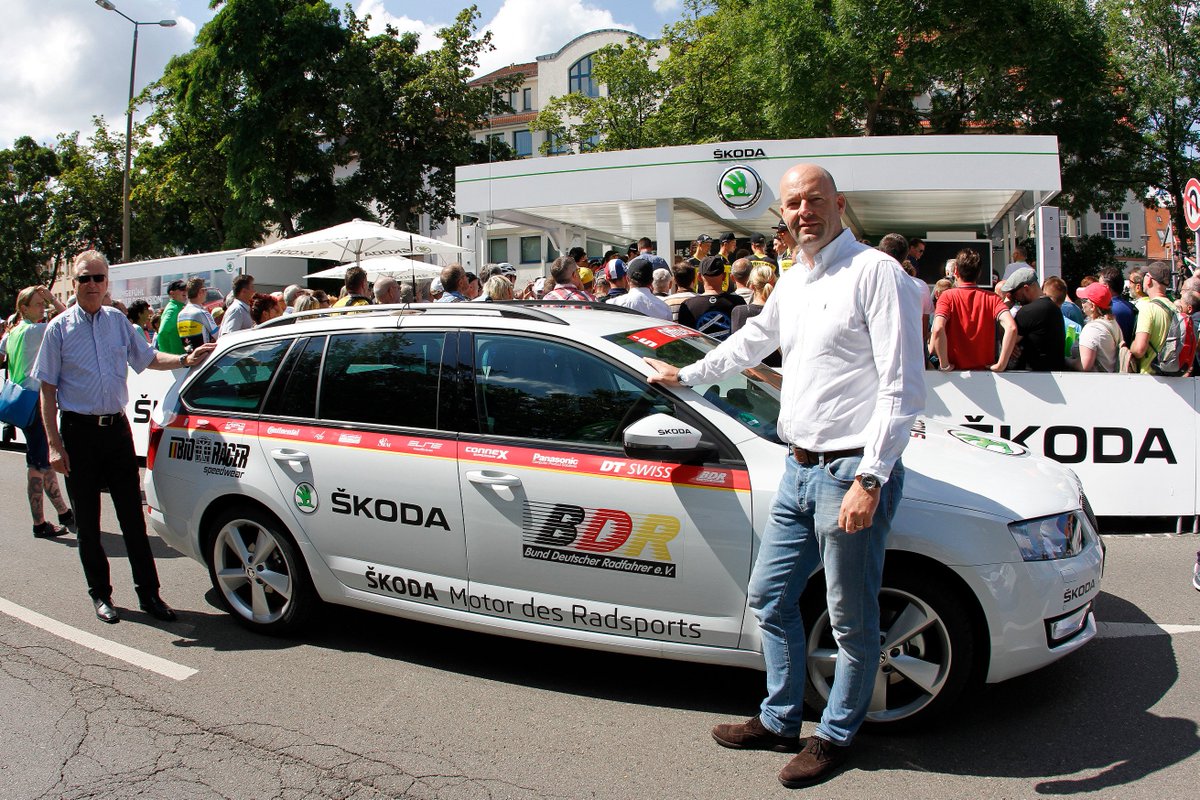 skodade's tweet photo. Offizielle Übergabe von 24 #SKODA Fahrzeugen für den Bund Deutscher Radfahrer im Rahmen der #RadDM2016 Erfurt https://t.co/tkAMibCLAq