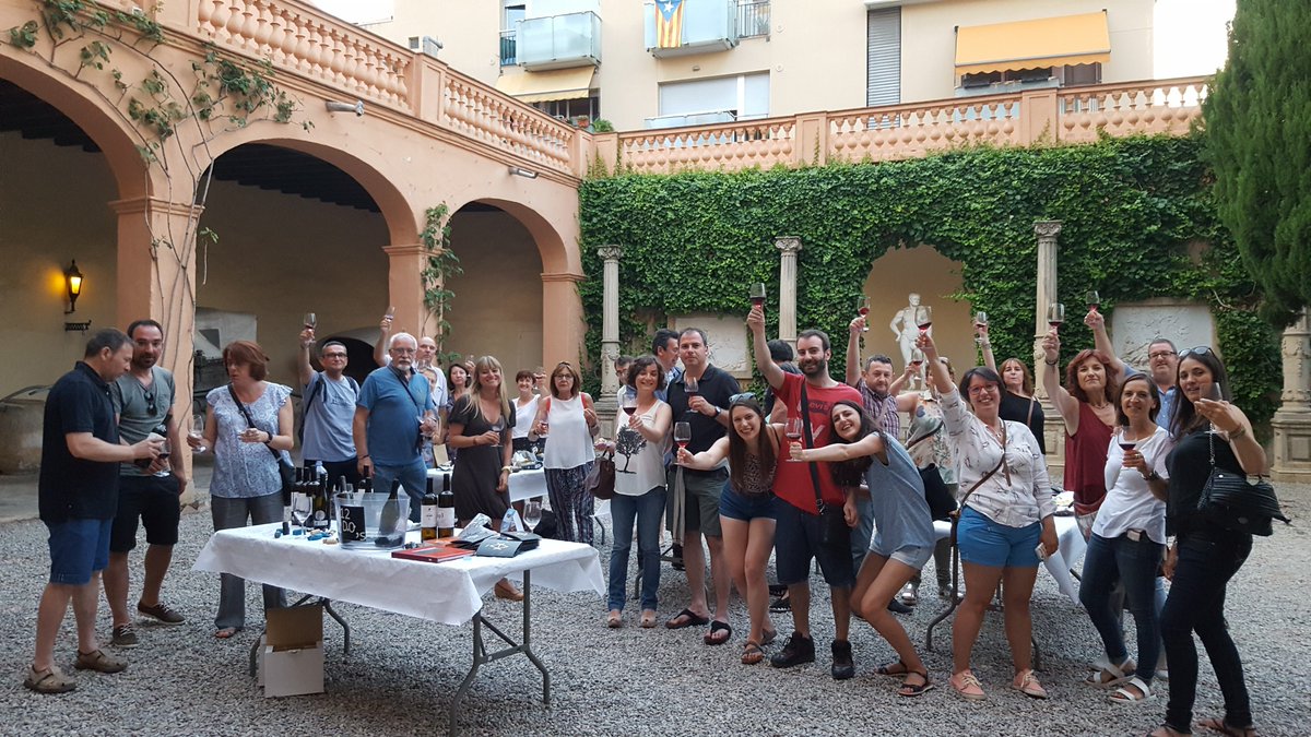 12DOS_CAT's tweet image. L'aperitiu amb #vicatalà @museucanpapiol @PatatesPique @CellerVidbertus @VidelMontgri @vinyesdelalba @ajuntamentvng