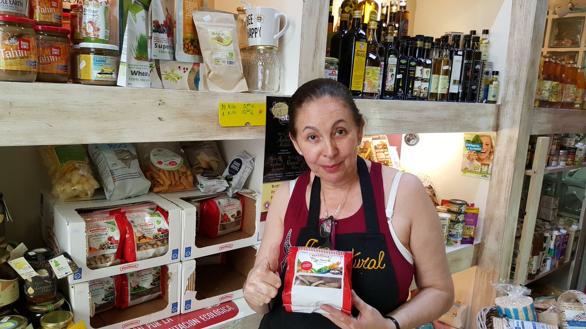 Fineslink's tweet photo. #Fineslink con Lucía en La Nodriza donde los #snacks #saludables de #Finnsnack tienen mucho éxito! @Gastronomiaycia https://t.co/K3sZ9rNTgk
