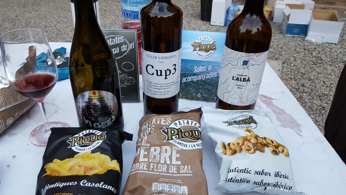 12DOS_CAT's tweet image. L'aperitiu amb #vicatalà @museucanpapiol @PatatesPique @CellerVidbertus @VidelMontgri @vinyesdelalba @ajuntamentvng