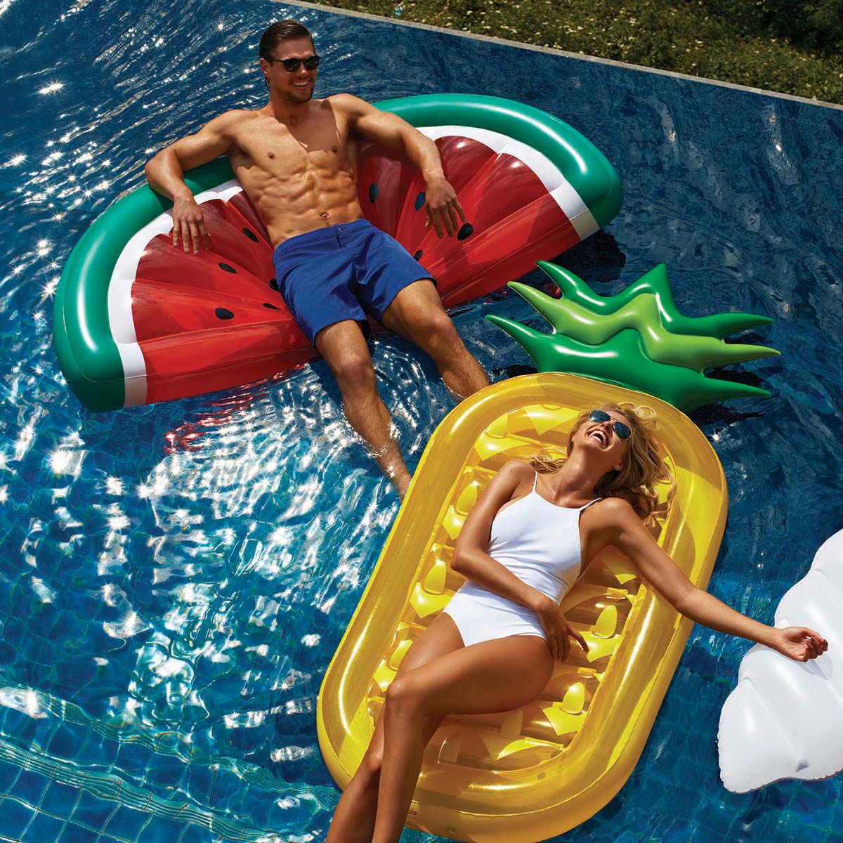 design3000's tweet photo. Auf einer coolen Wassermelone oder auf einer exotischen Ananas abkühlen ►https://t.co/z1zncIgsCr 🍉🍍 #design3000 https://t.co/66RGI2cUsf