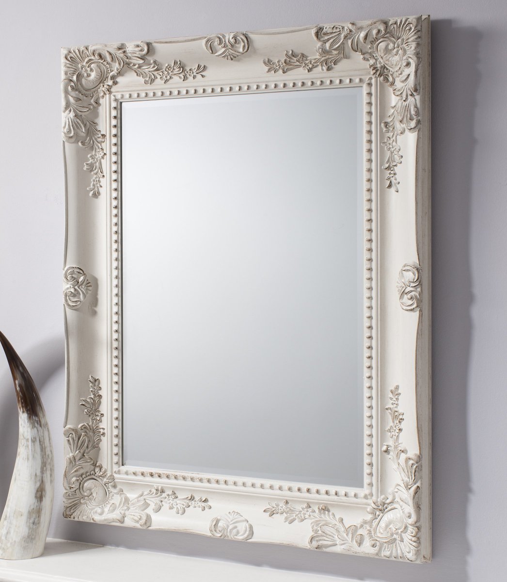 amalfauk's tweet photo. The gorgeous Winslet mirror has a solid white frame with intricate detailing and carving. https://t.co/z1XtZ3JA7A https://t.co/5QwRVo47Nk