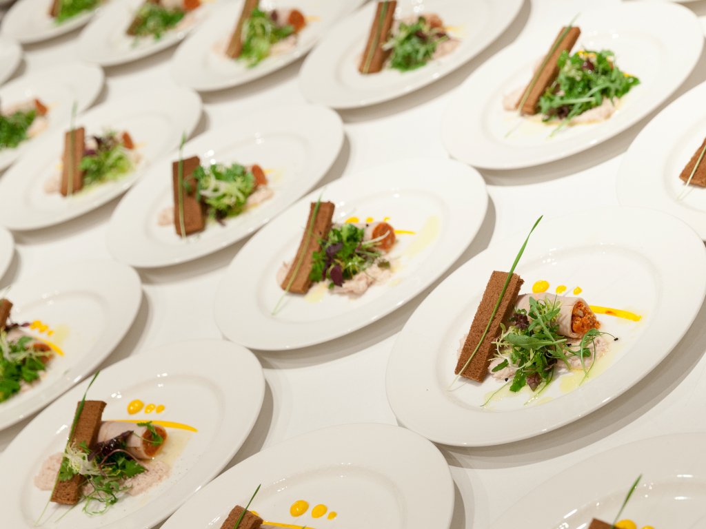 Het keukenteam van PEC biedt u een veelzijdig culinair aanbod; klassiek, multicultureel, trendy of “haute cuisine”