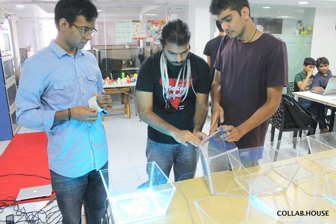CollabH's tweet photo. Makers are on the go. #makers #makerspace #interactivedesign #IoT #collabhouse https://t.co/ueGWb9UTdF