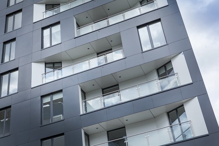 PVC-U wins over aluminium in prestigious new-build thanks to <a href="/SpectusWindows/">Spectus Windows</a> housingspecification.com/hs/news-articl…